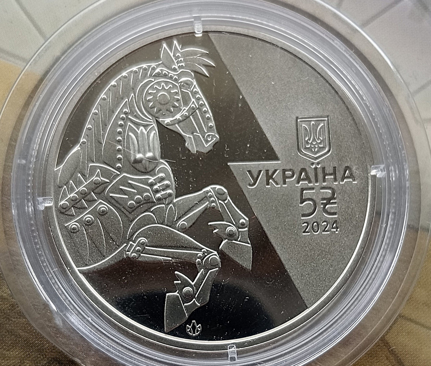 Ukraina 5 Hrywien 2024  BTR-4E „Bucefał”